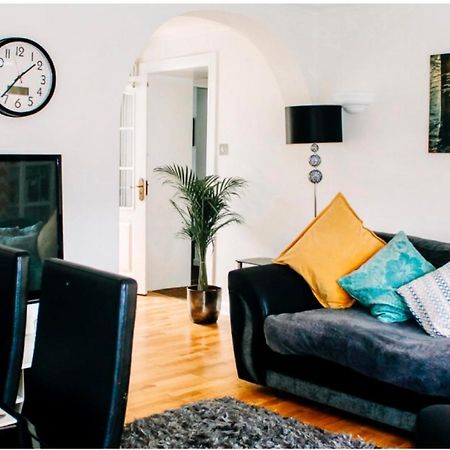 Home To Home Stay Apartment Glasgow Exteriör bild