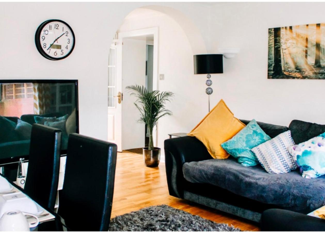 Home To Home Stay Apartment Glasgow Exteriör bild